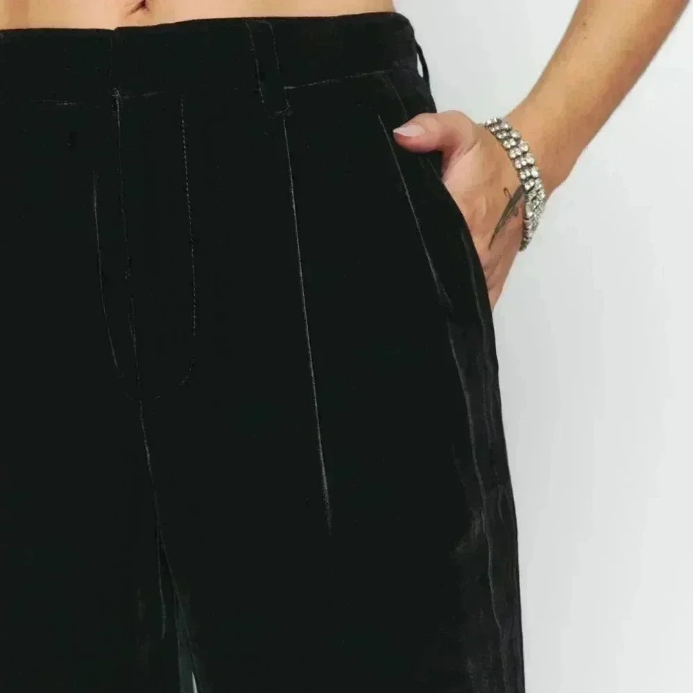Reformation Wes Velvet Black Pant Size 8. Tags were removed but Never Worn - Picture 4 of 4